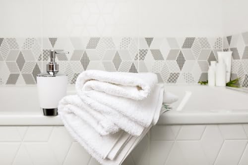 High-Quality White Bath Towels for Commercial Use