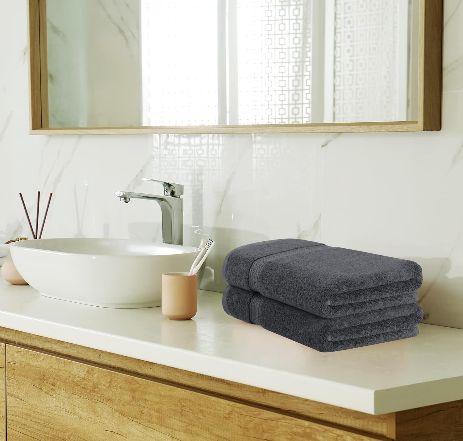 Set of 8 bath hand and wash cloths