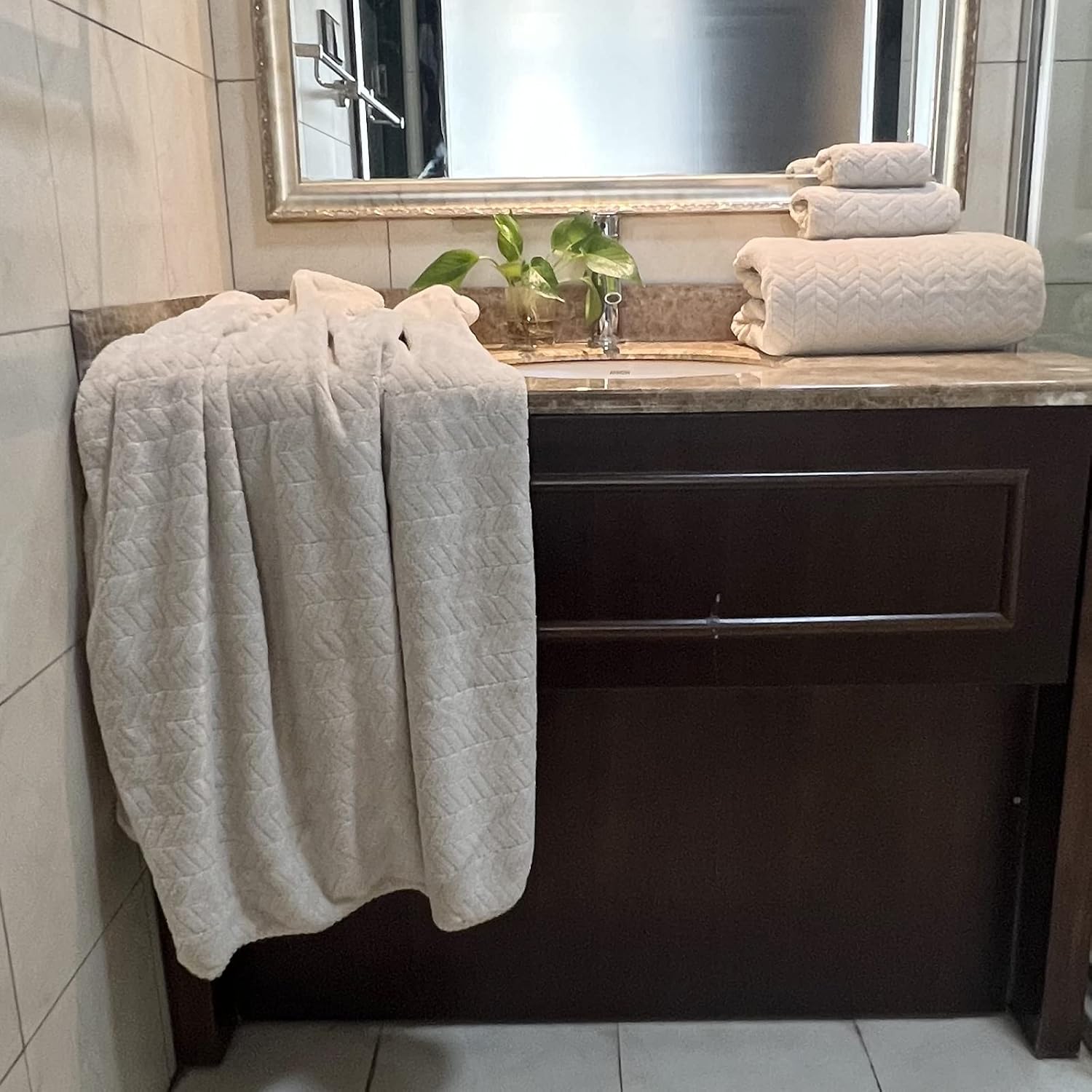 Luxurious Oversized Bath Towels for Adults - Plush Microfiber Set