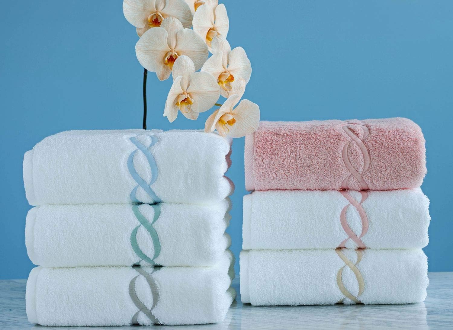 Stunning 63x31 Bath towel rare luxurious 1000g density