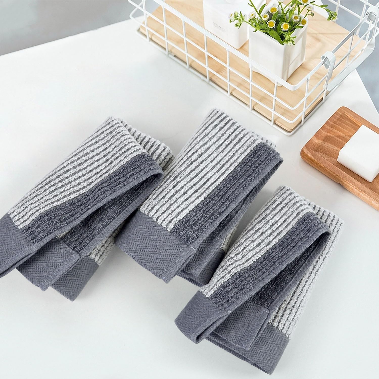 Cleanbear Premium Washcloths for Bathing 12-Pack with jacquard Design Soft Durable