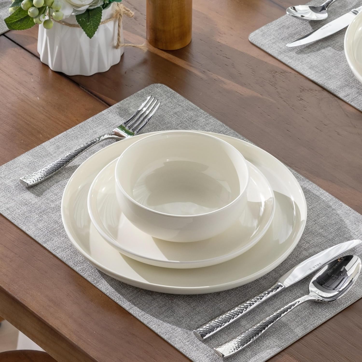 Premium Ceramic Dinnerware Set - 4-Piece Perfect for Daily Use Special Occasions