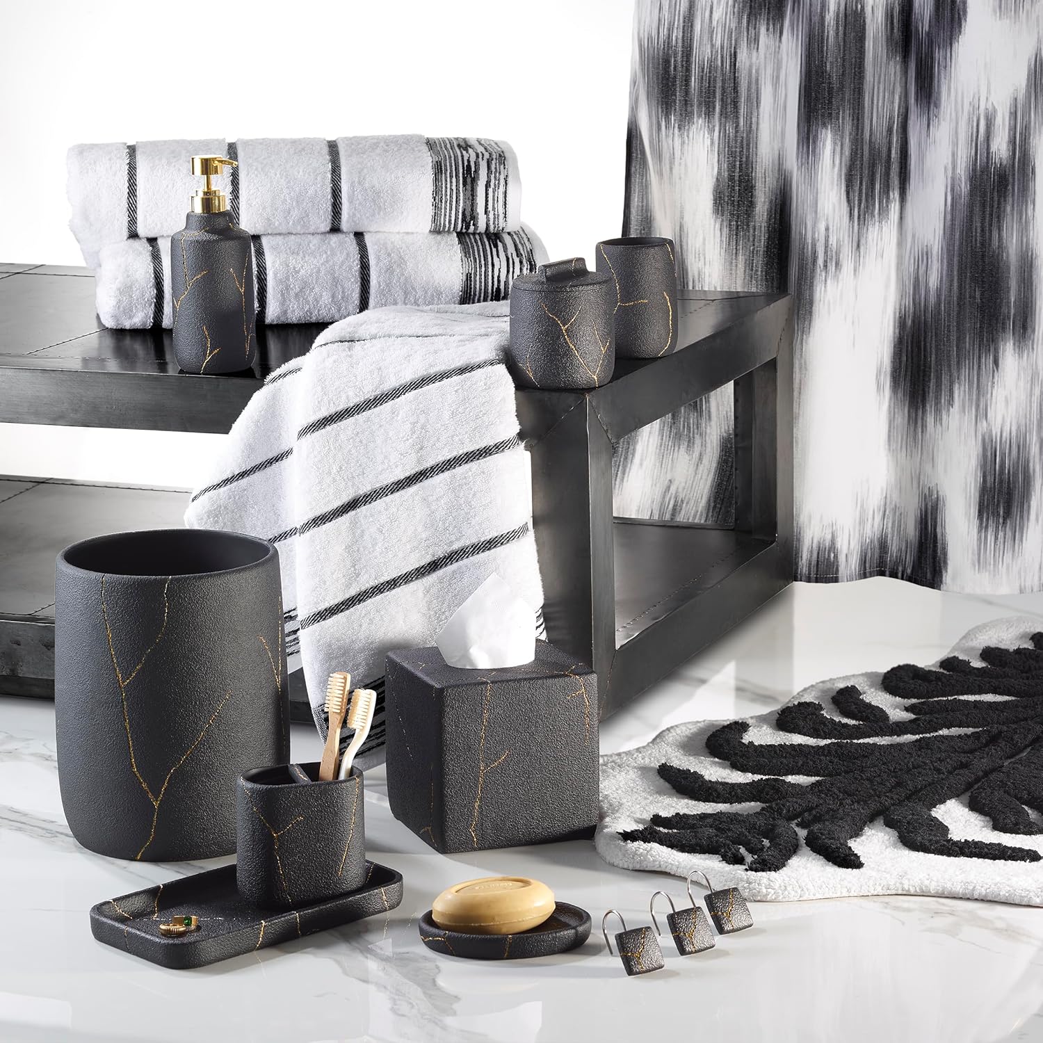 Nicole Miller New York - Bath Towels Sydney Collection WhiteBlack Set of 2